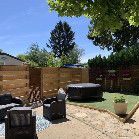 فندق Havre De Paix Bord De Saone Avec Jacuzzi Massieux المظهر الخارجي الصورة